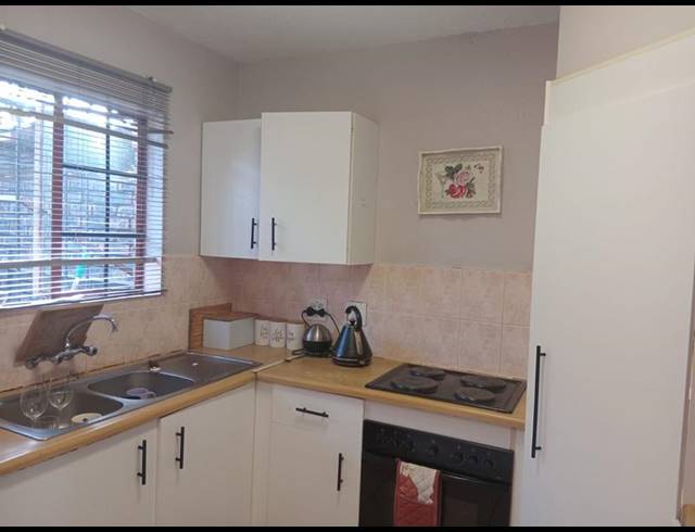 2 BEDROOM TOWNHOUSE FOR SALE IN HENNOPSPARK